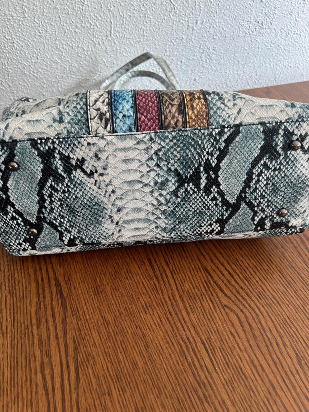 New Studio Badgley Mischka Vegan Leather Snakeskin Multi-Stripe Tote Bag - Picture 3 of 6